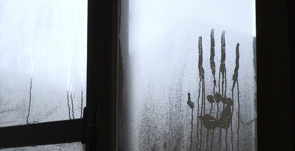 very spooky handprint!