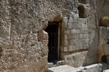 the entrance doesn't even look circular wtaf alpha course really here | roll to disbelieve