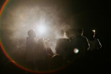 pomp and grandeur fools the flocks so easily | roll to disbelieve